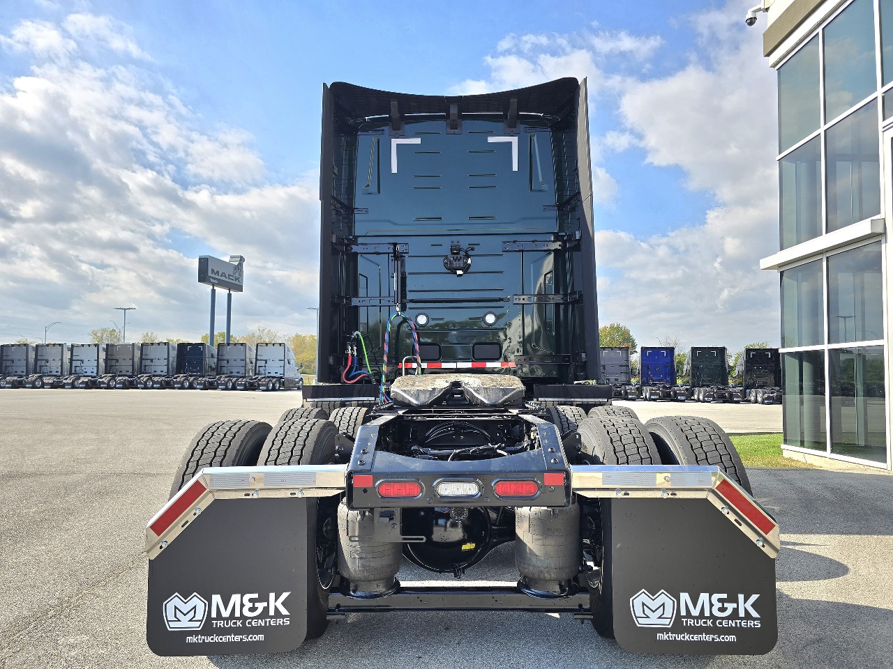 2026 Volvo - image 4