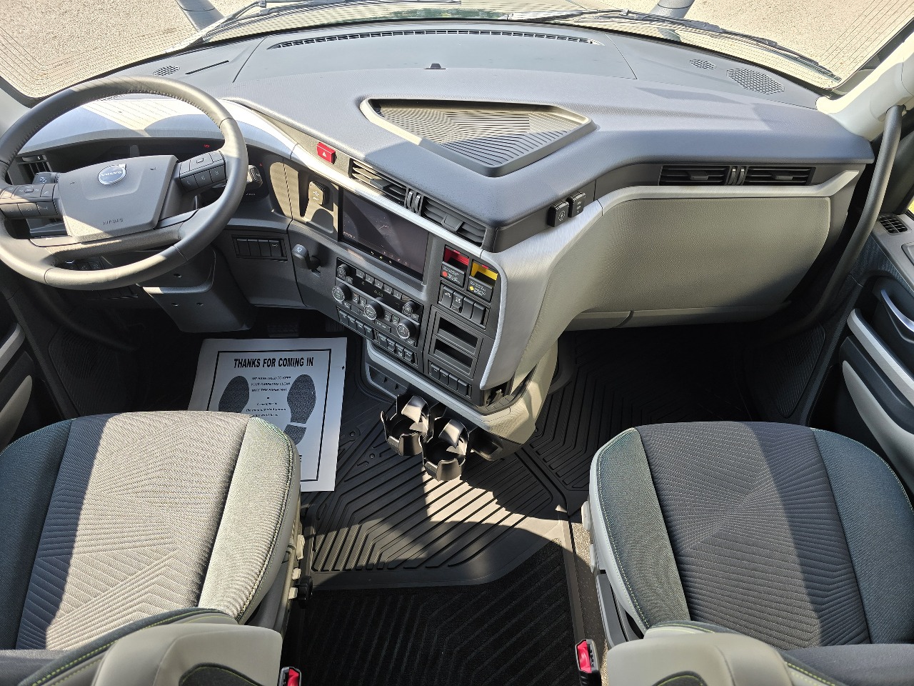 2026 Volvo - image 9