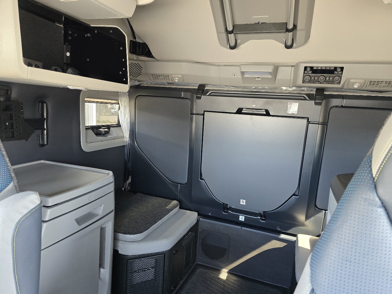 2026 Volvo - image 10