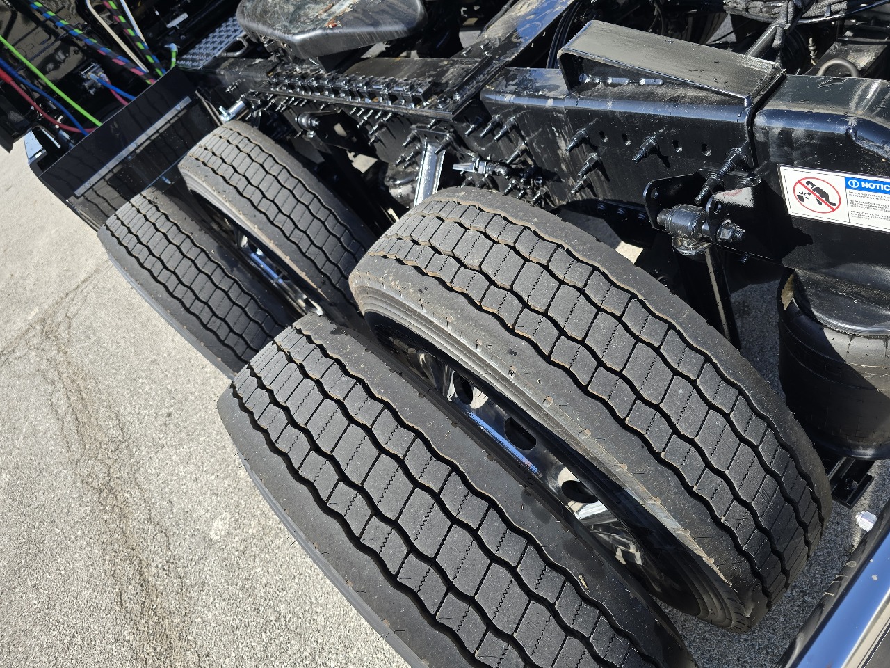 2026 Volvo - image 15