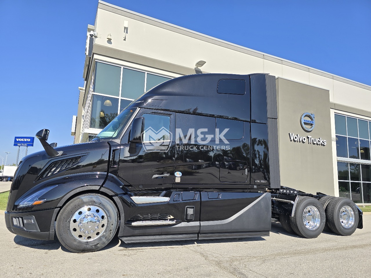 2026 Volvo - image 5