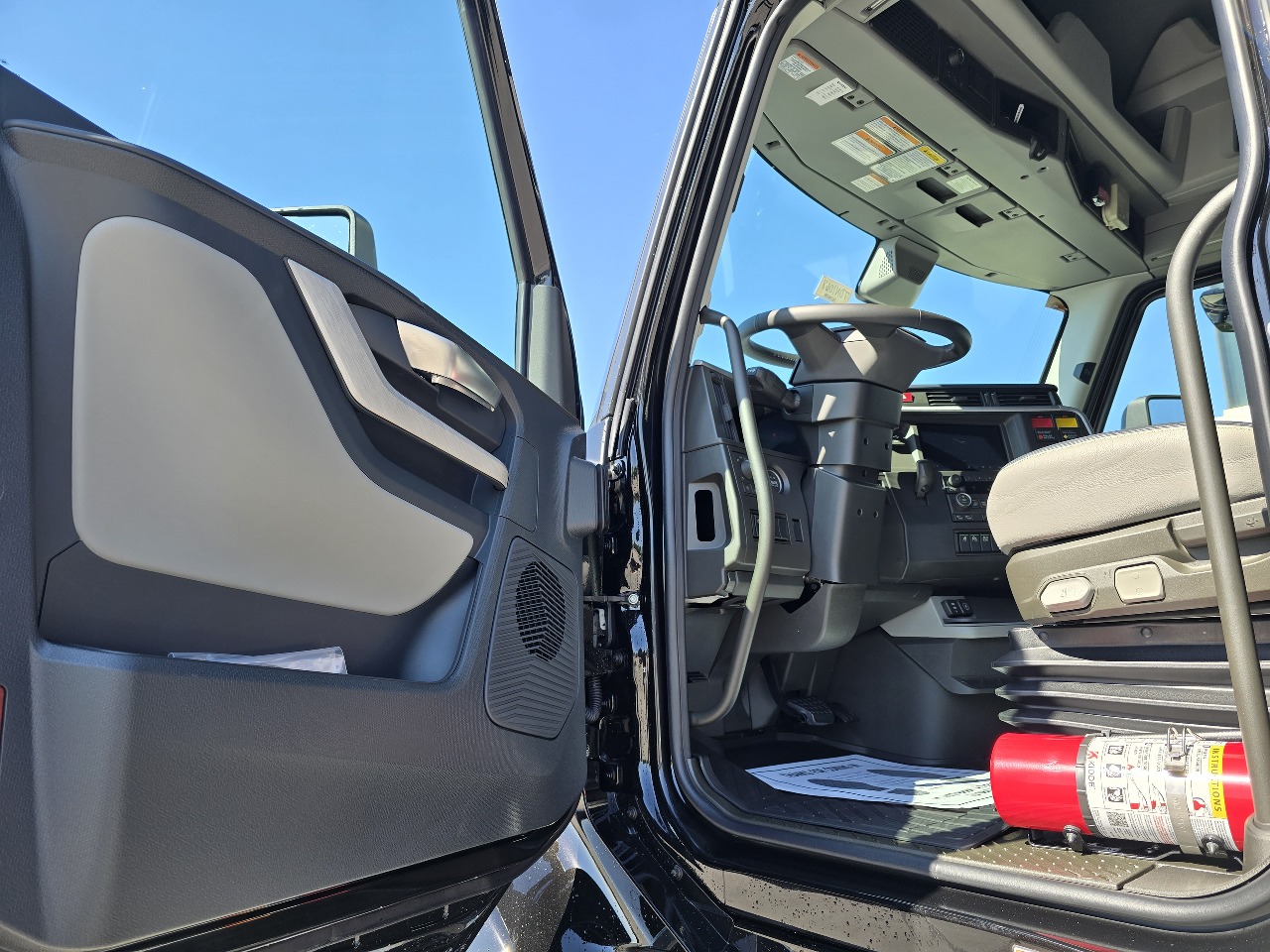 2026 Volvo - image 6