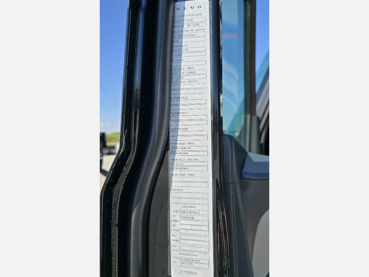 2026 Volvo - image 7