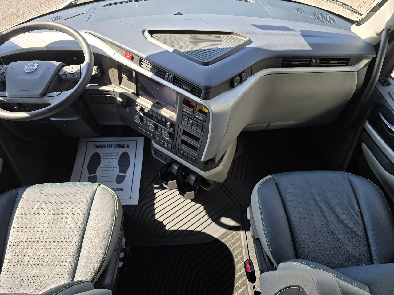 2026 Volvo - image 9