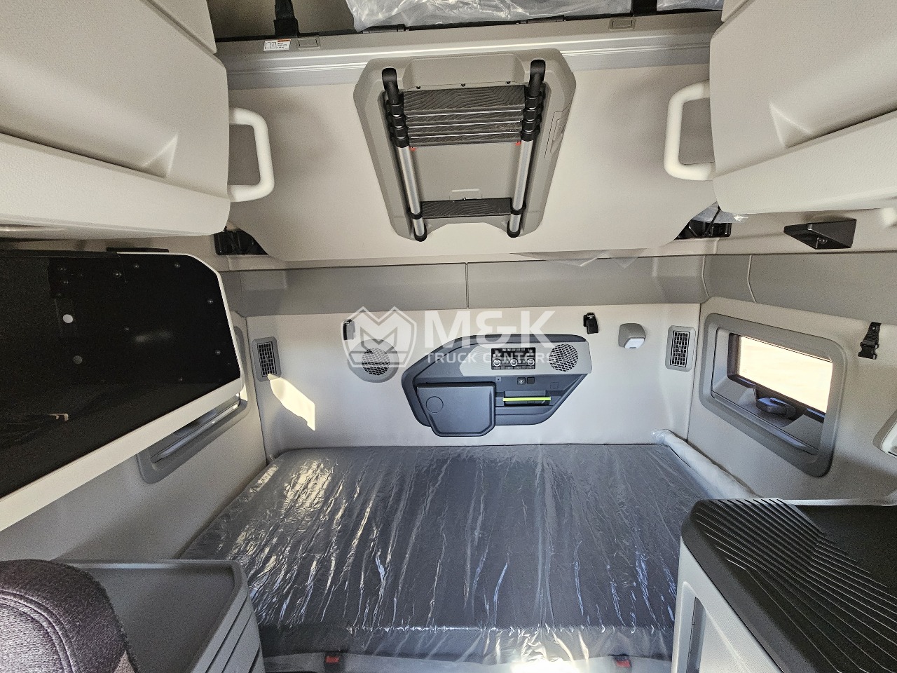 2026 Volvo - image 12