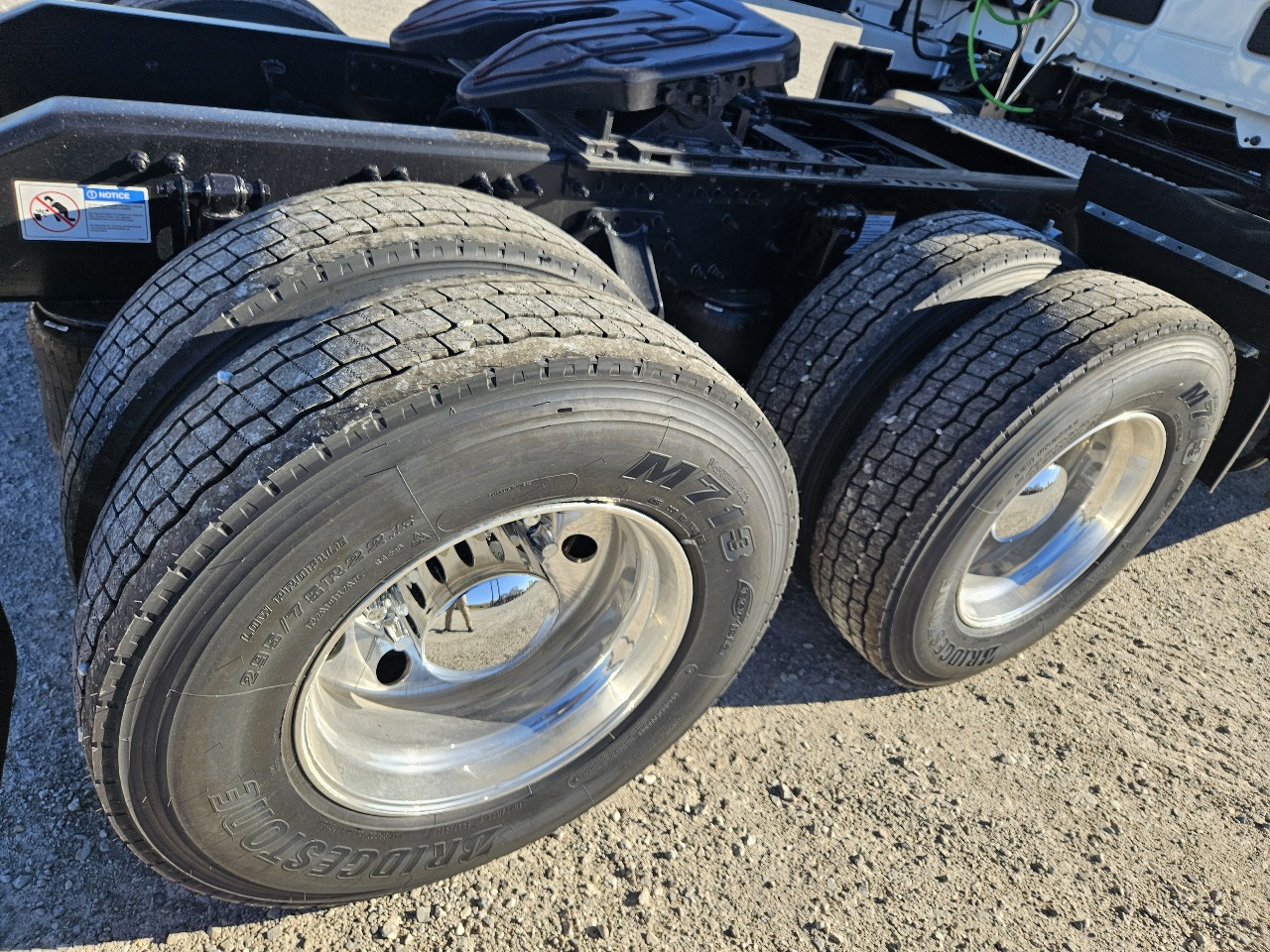 2026 Volvo - image 5