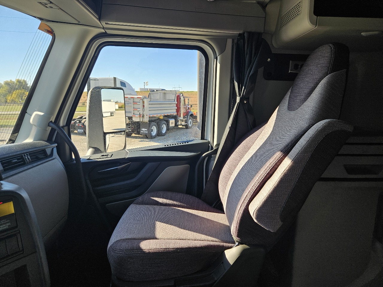 2026 Volvo - image 11