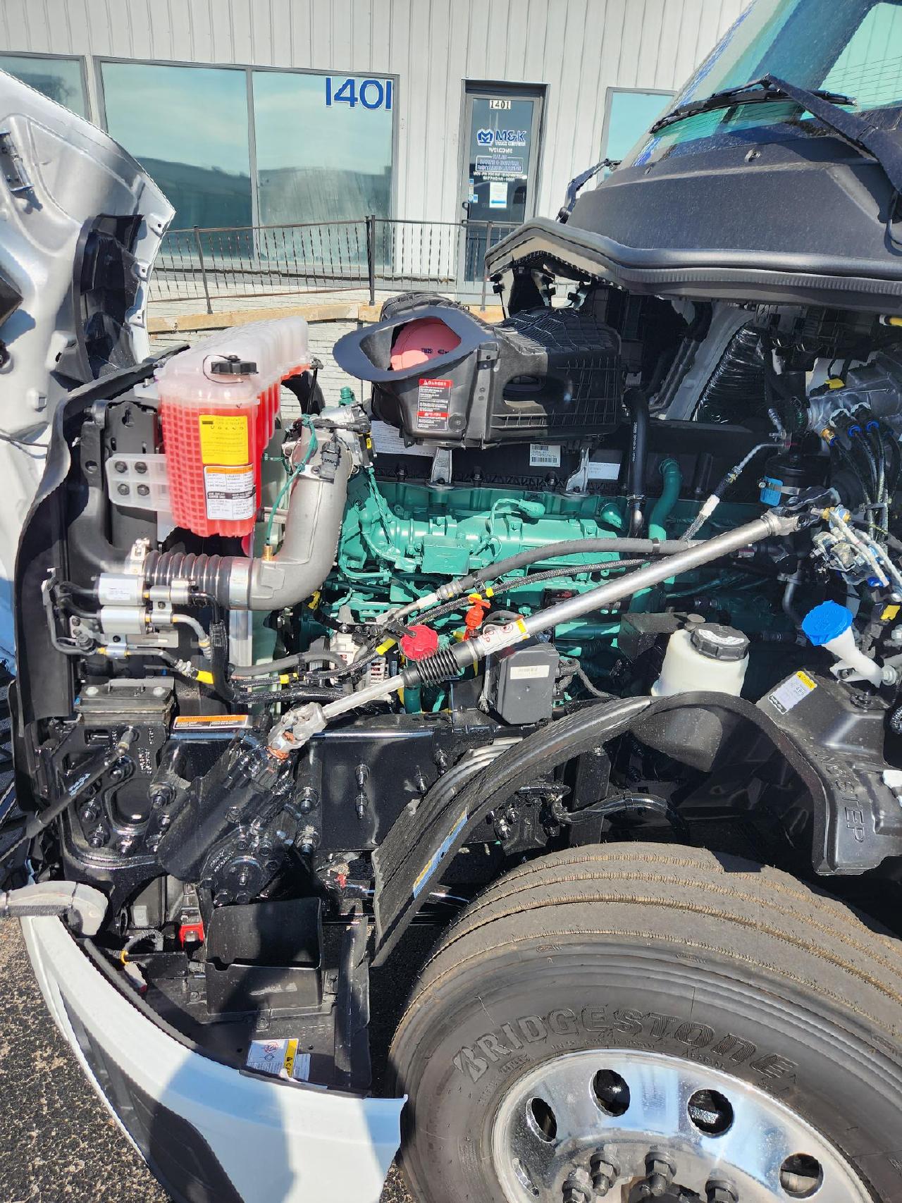 2026 Volvo - image 5