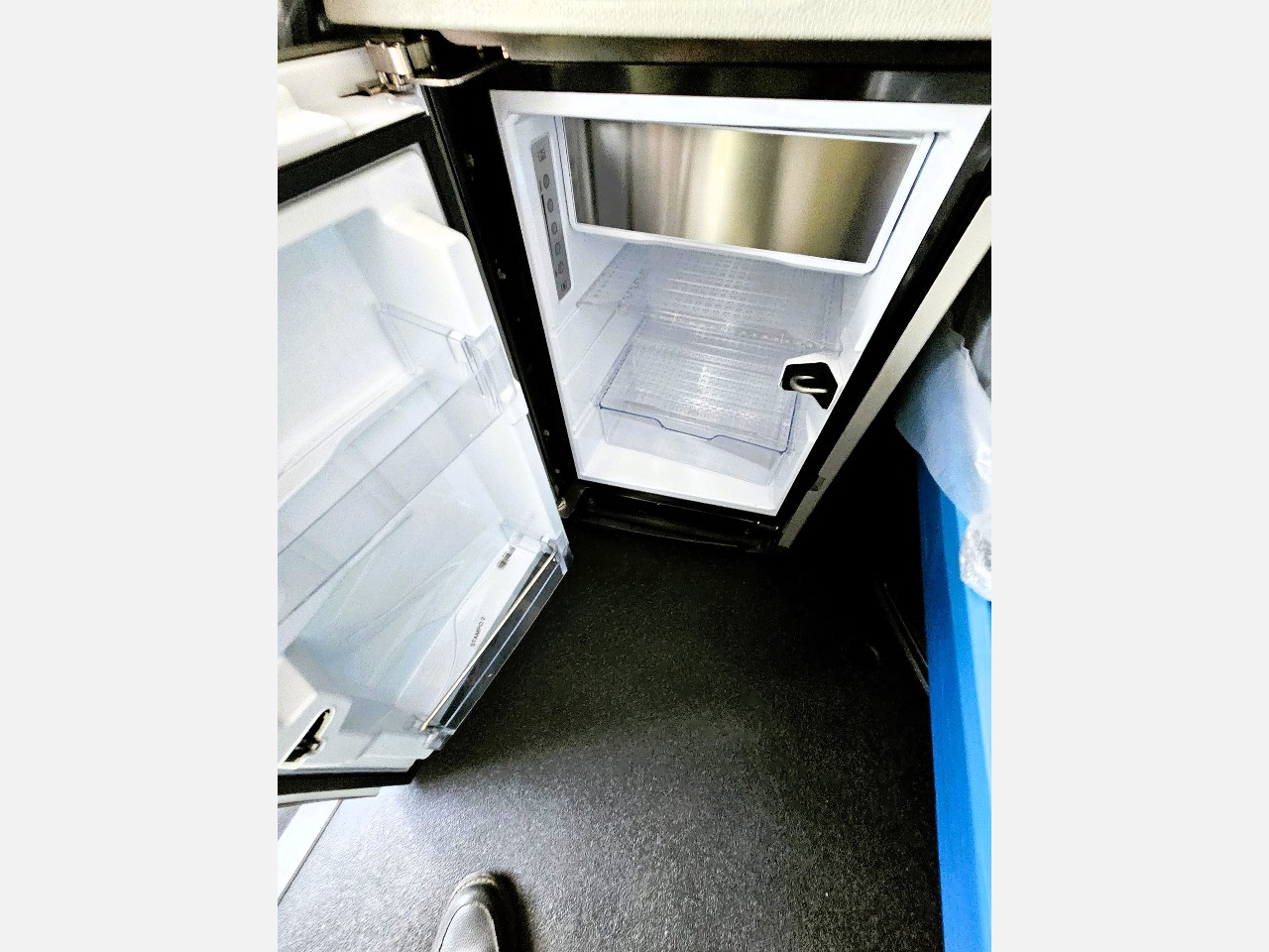 2026 Volvo - image 9