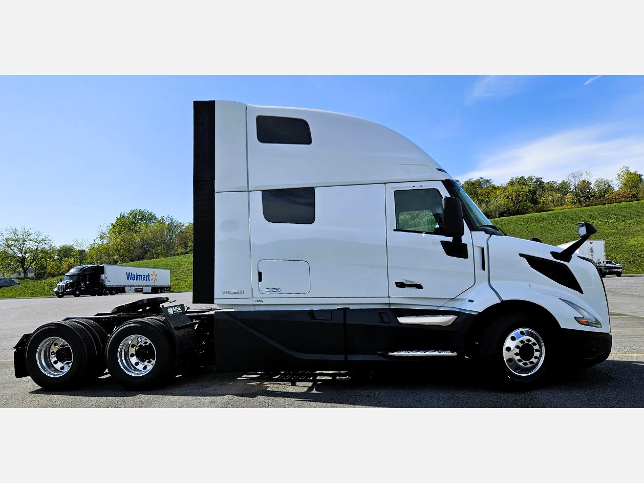 2026 Volvo - image 3