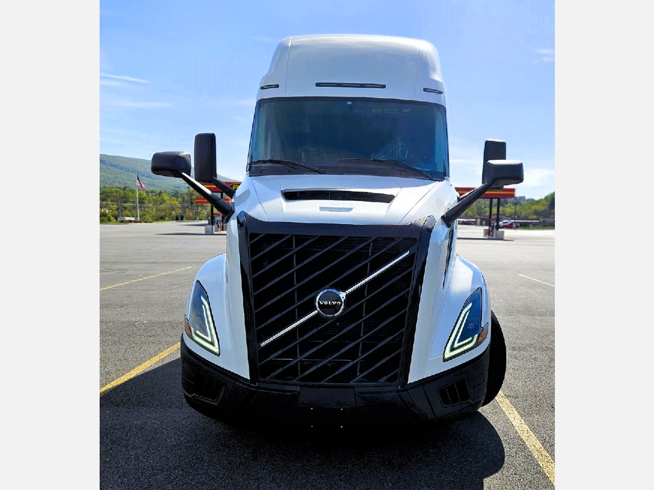 2026 Volvo - image 2