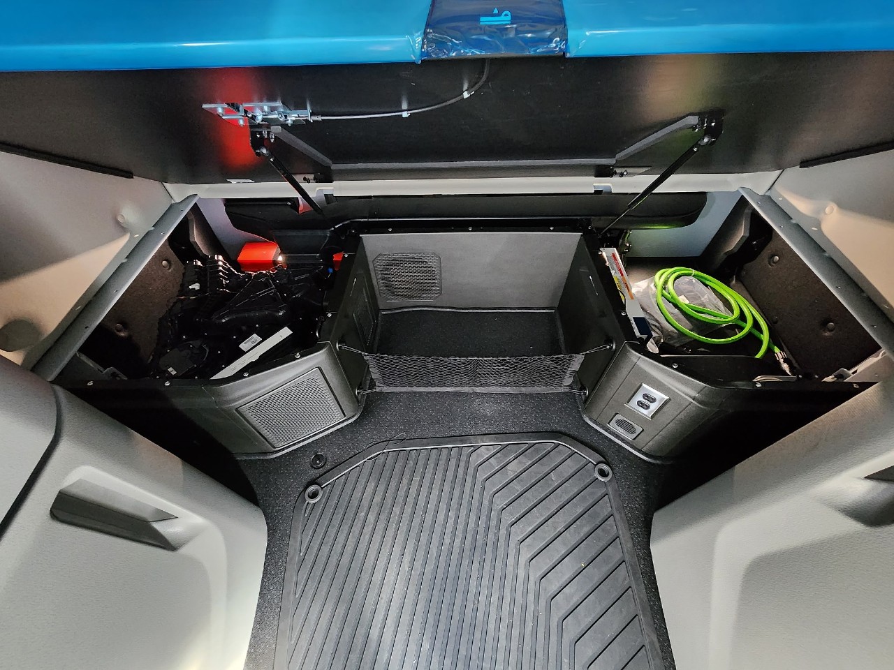 2026 Volvo - image 14