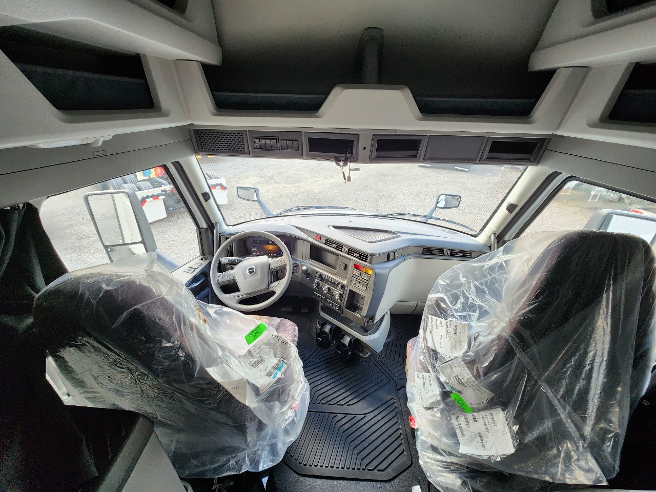 2026 Volvo - image 11