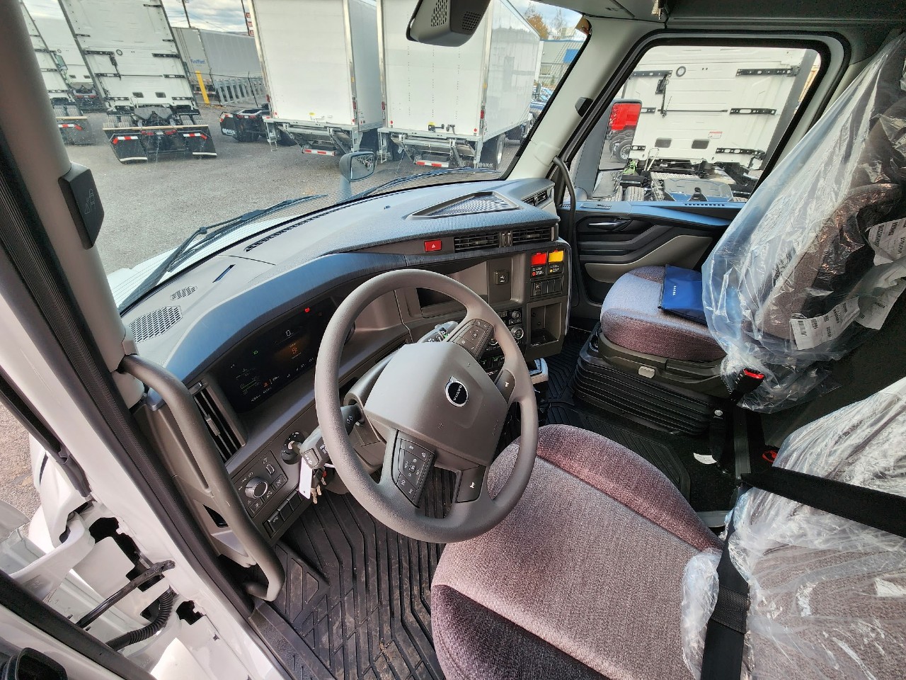 2026 Volvo - image 6