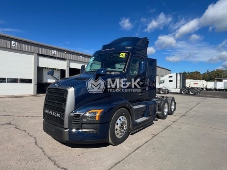 2026 MACK PR64T Daycab #320692