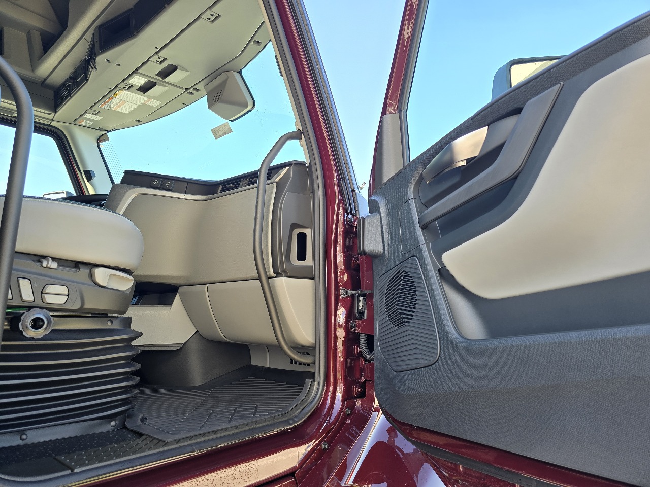 2026 Volvo - image 11