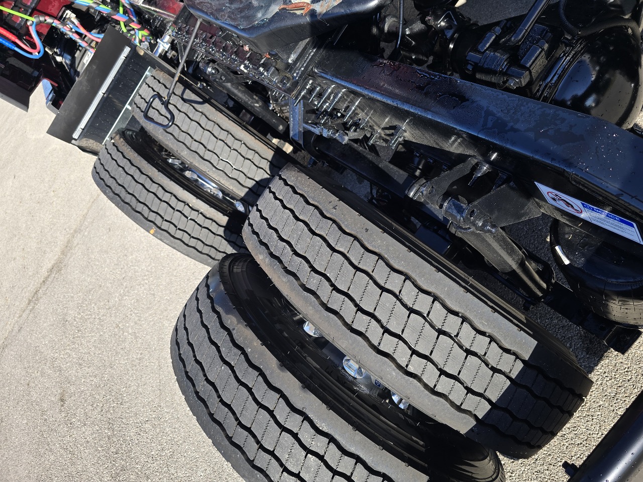 2026 Volvo - image 15