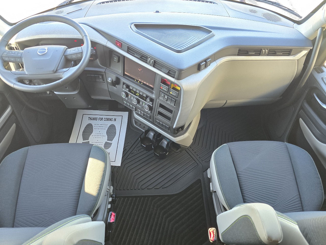 2026 Volvo - image 8