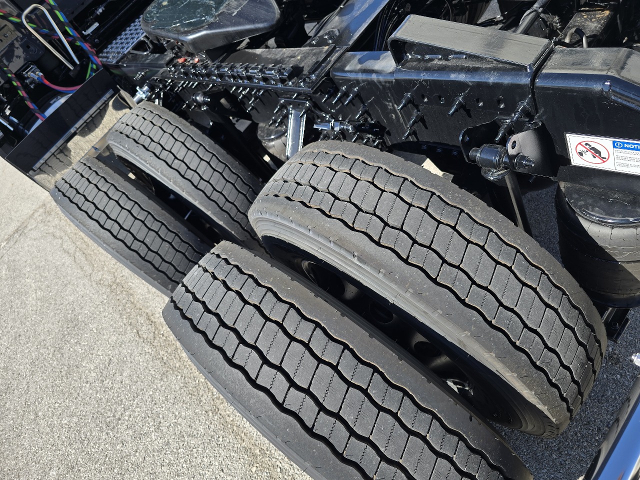 2026 Volvo - image 13