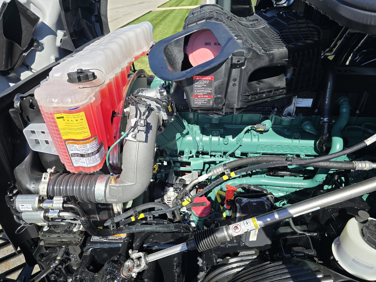 2026 Volvo - image 15