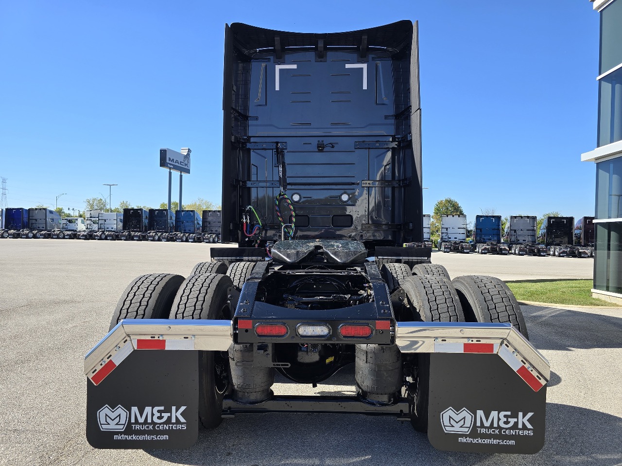 2026 Volvo - image 4