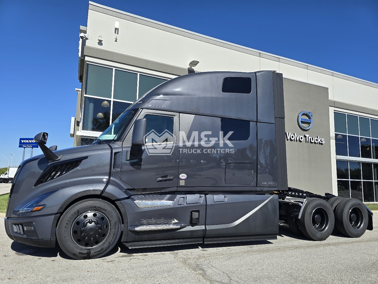 2026 Volvo - image 5