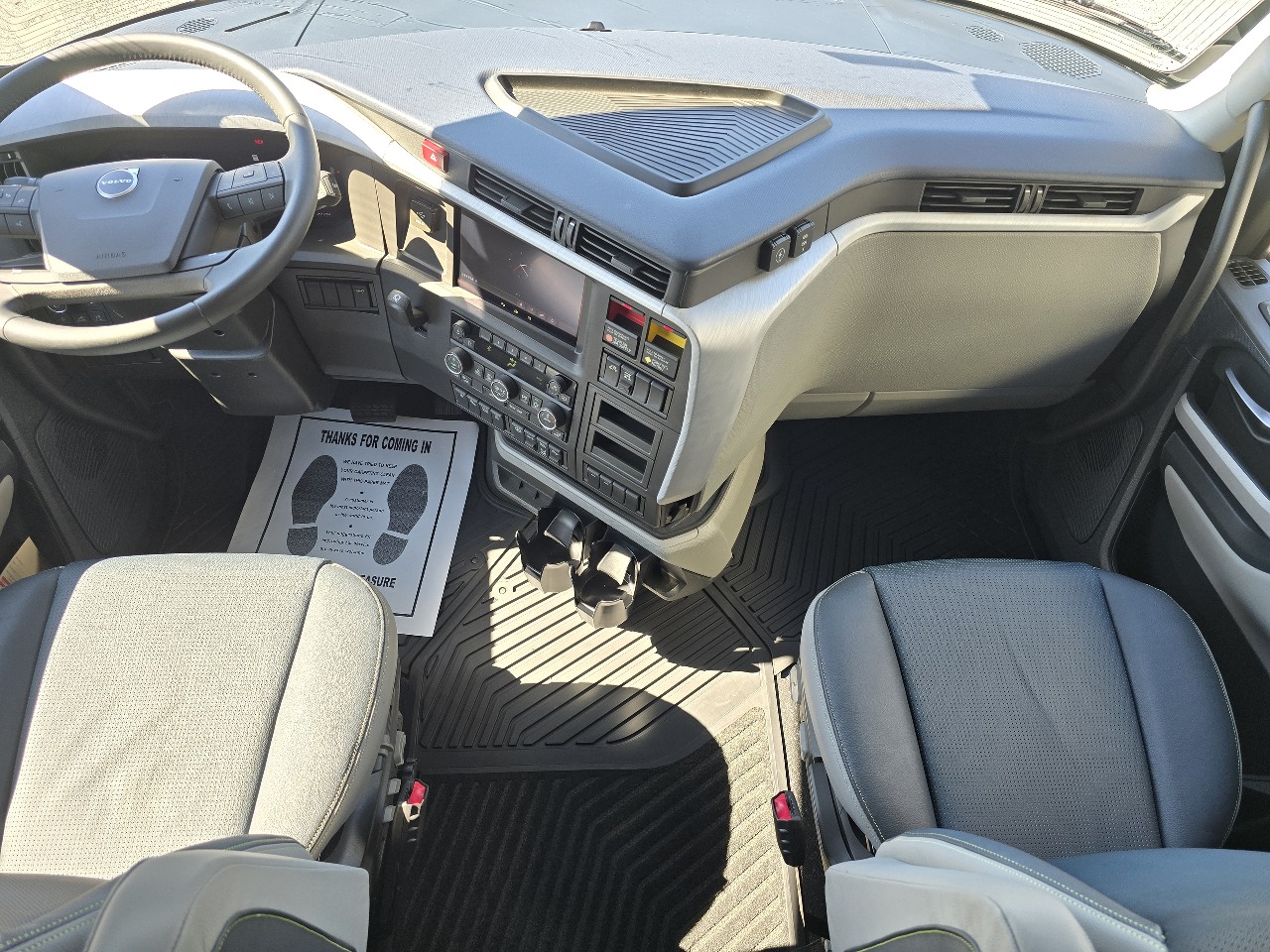 2026 Volvo - image 8