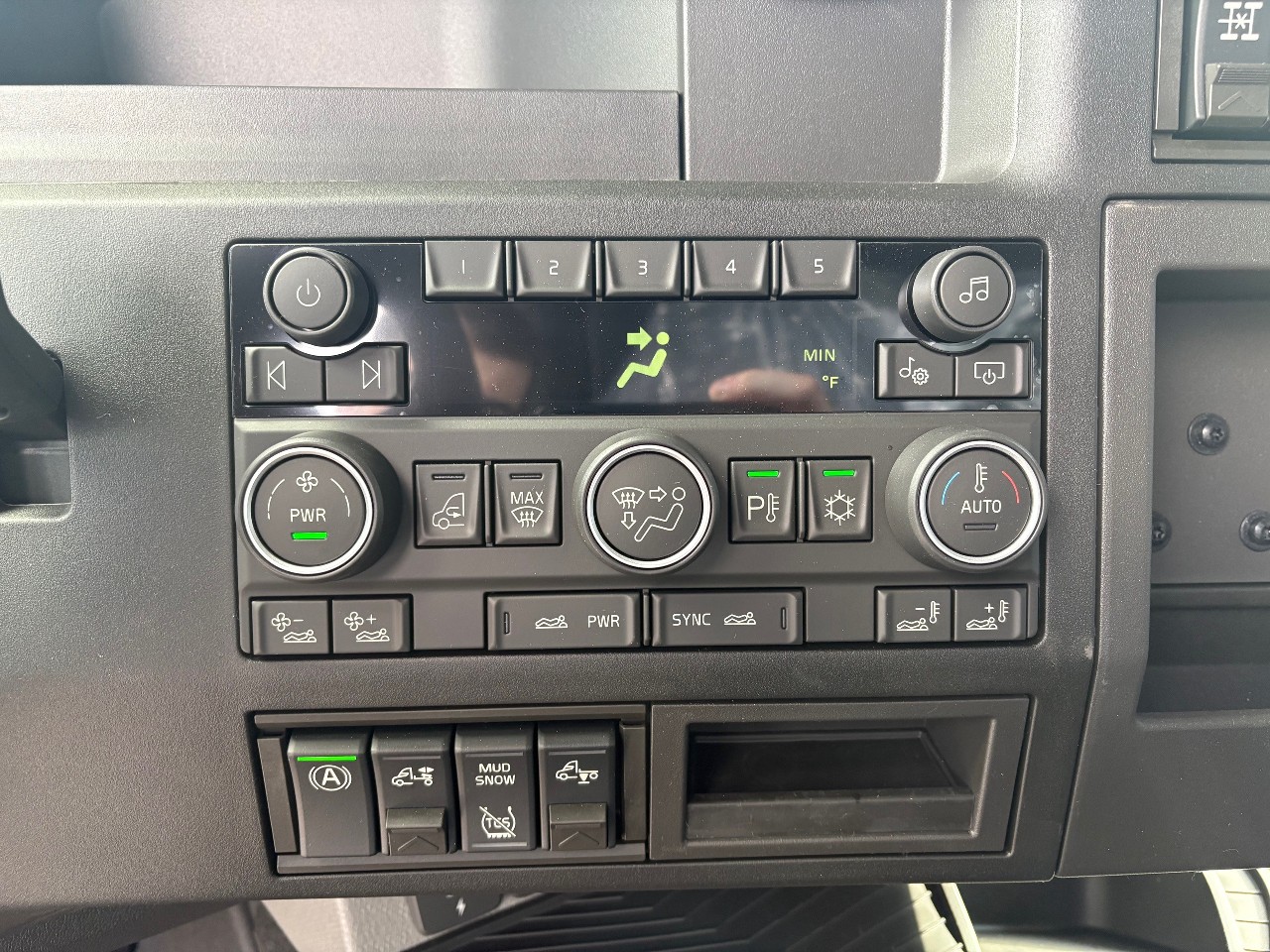 2026 Volvo - image 3