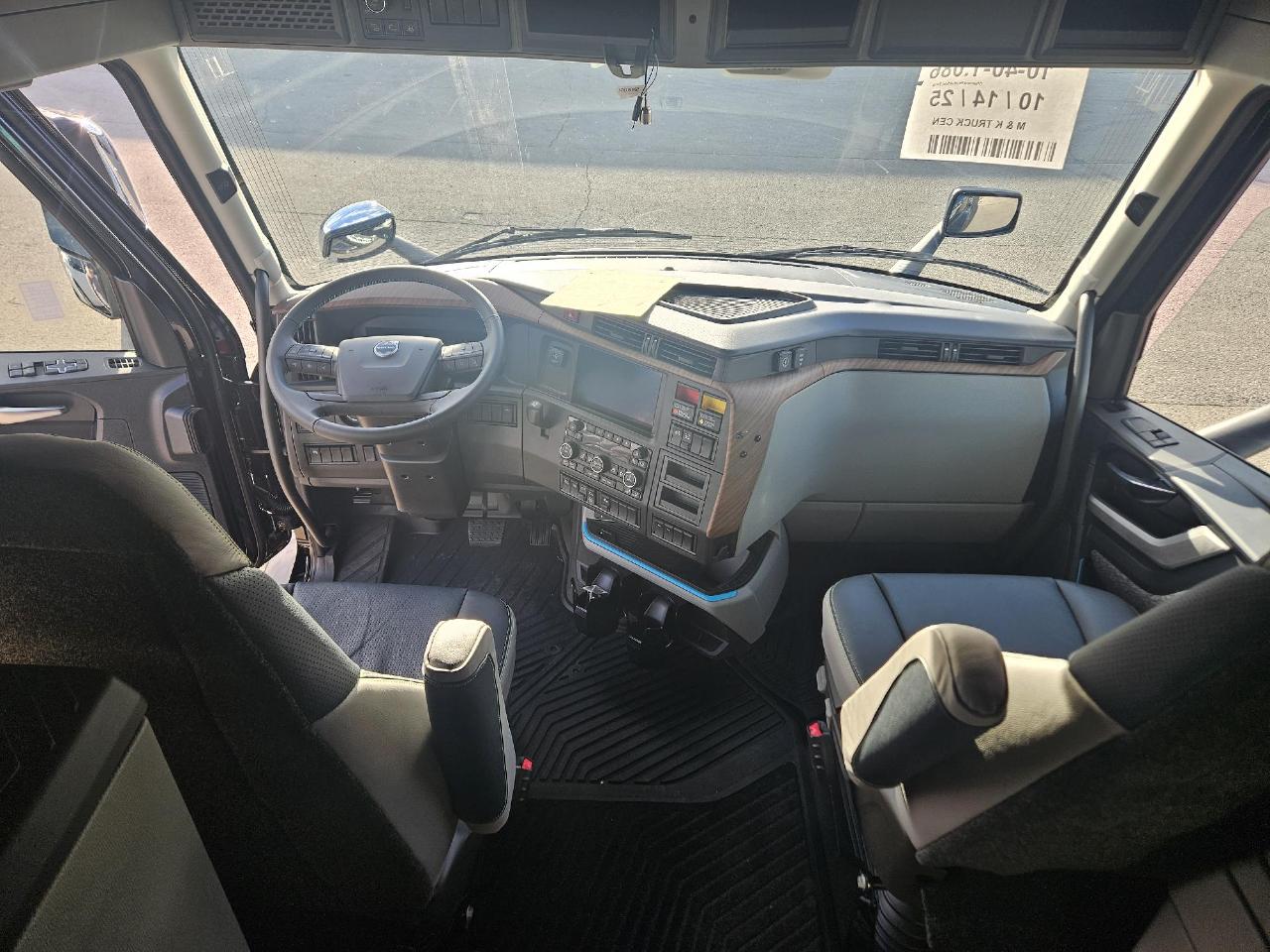 2026 Volvo - image 5