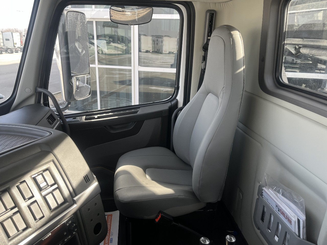 2026 Volvo - image 13