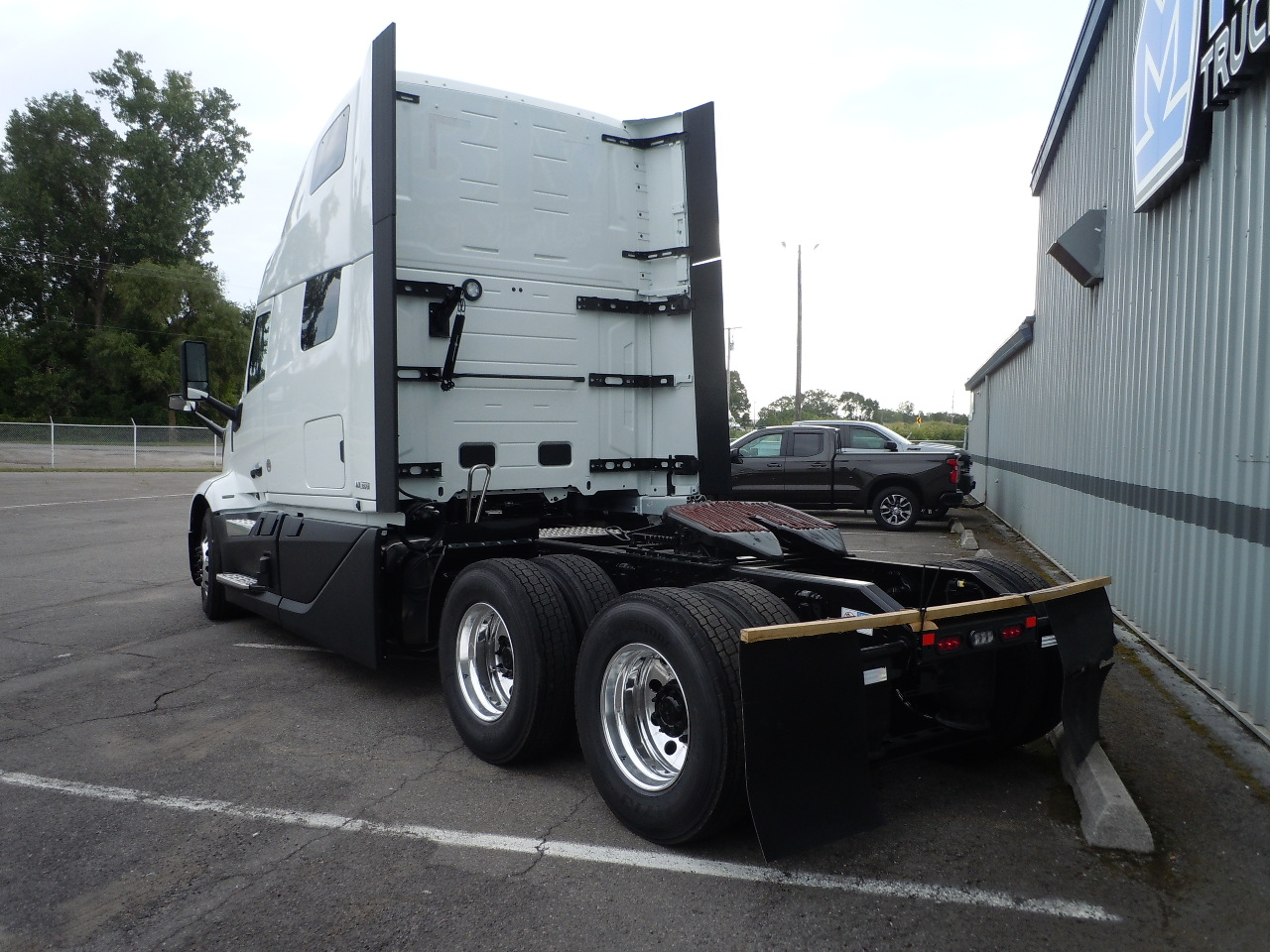 2026 Volvo - image 2