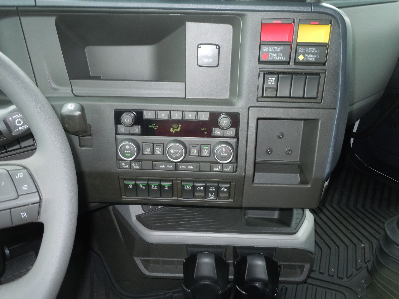 2026 Volvo - image 6