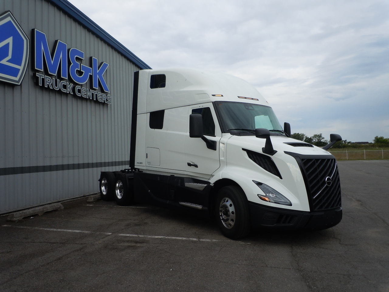 2026 Volvo - image 4