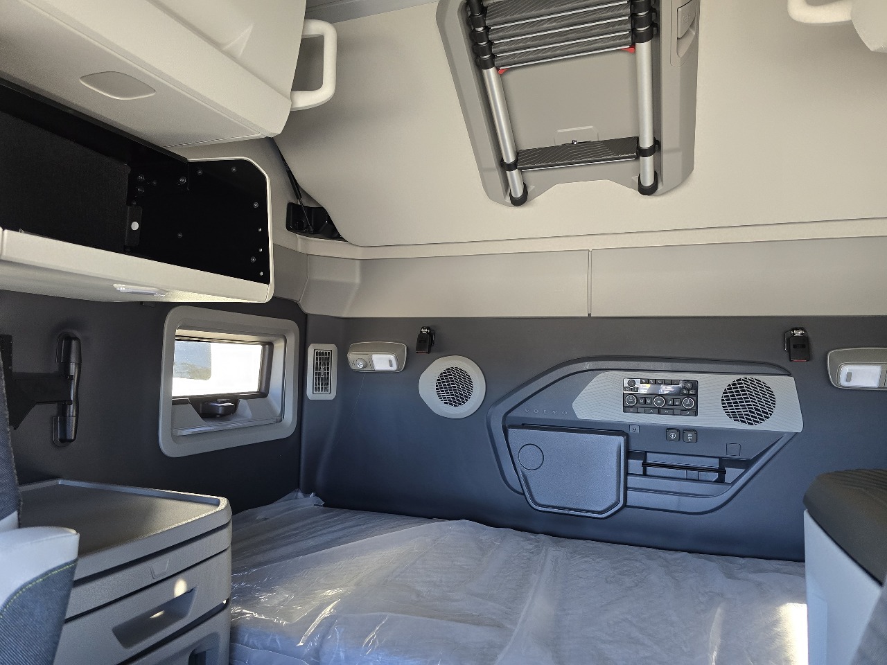 2026 Volvo - image 10