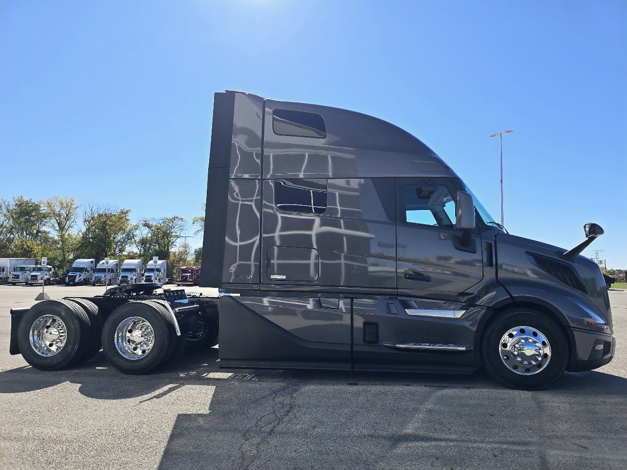 2026 Volvo - image 3