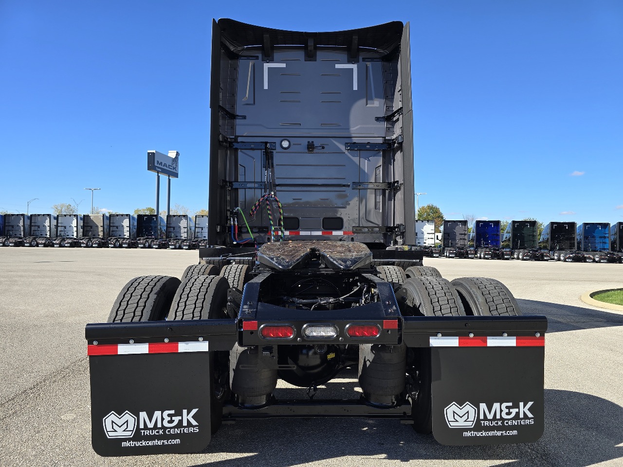 2026 Volvo - image 4