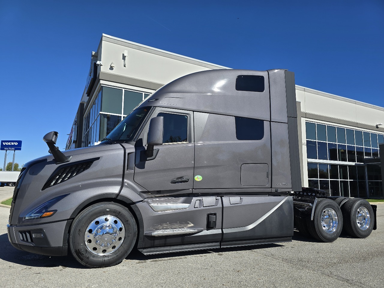 2026 Volvo - image 5