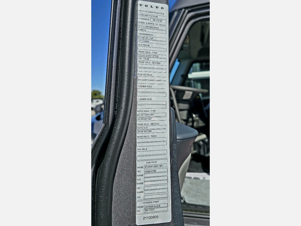 2026 Volvo - image 7