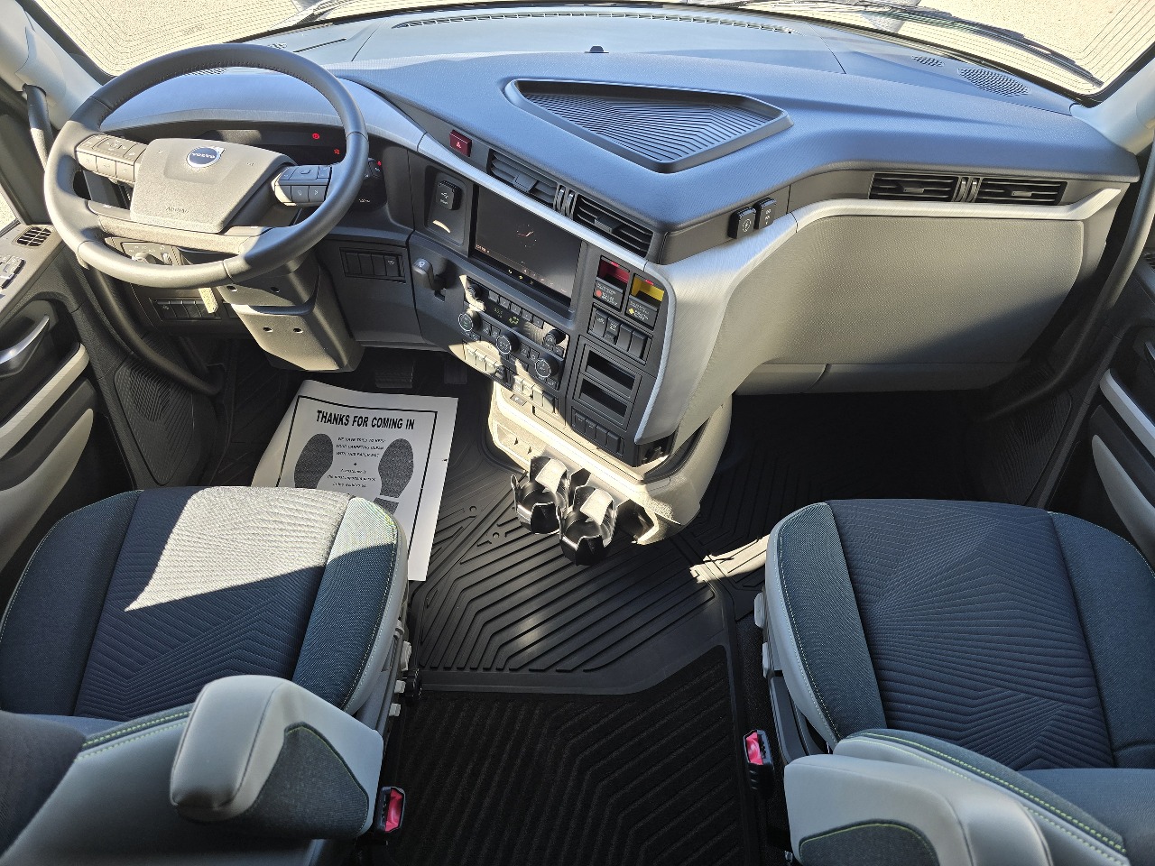 2026 Volvo - image 9