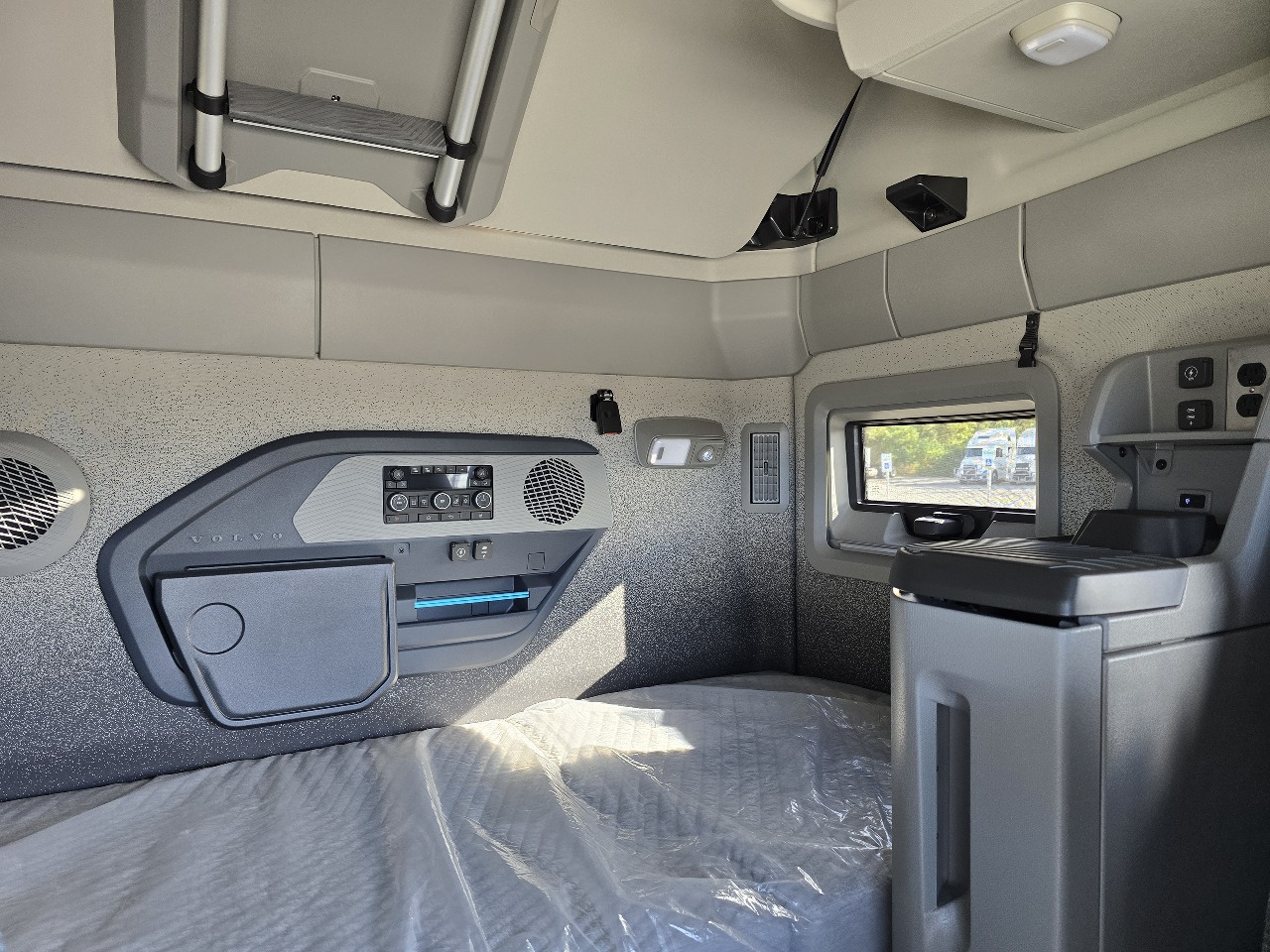 2026 Volvo - image 11