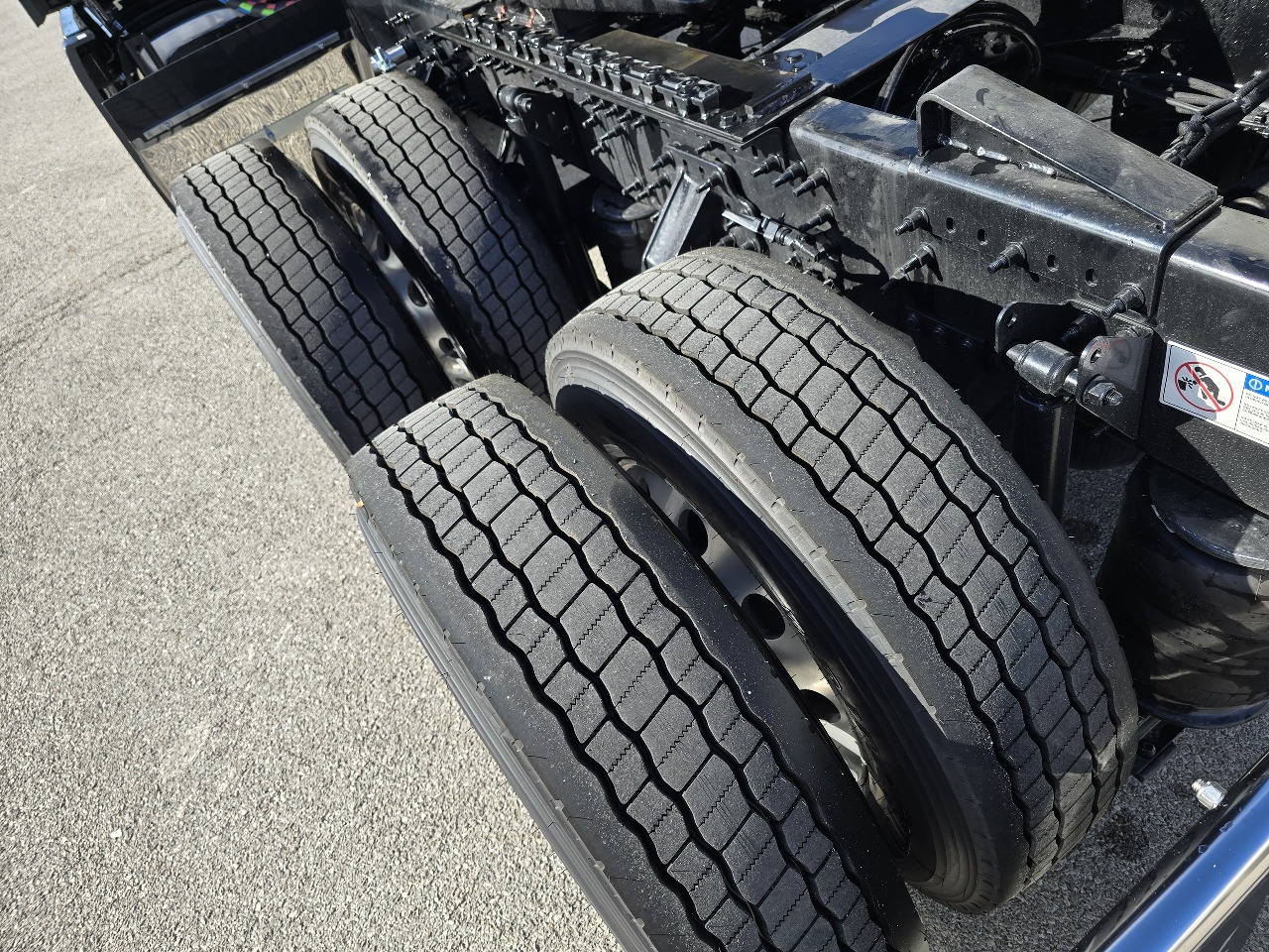 2026 Volvo - image 13