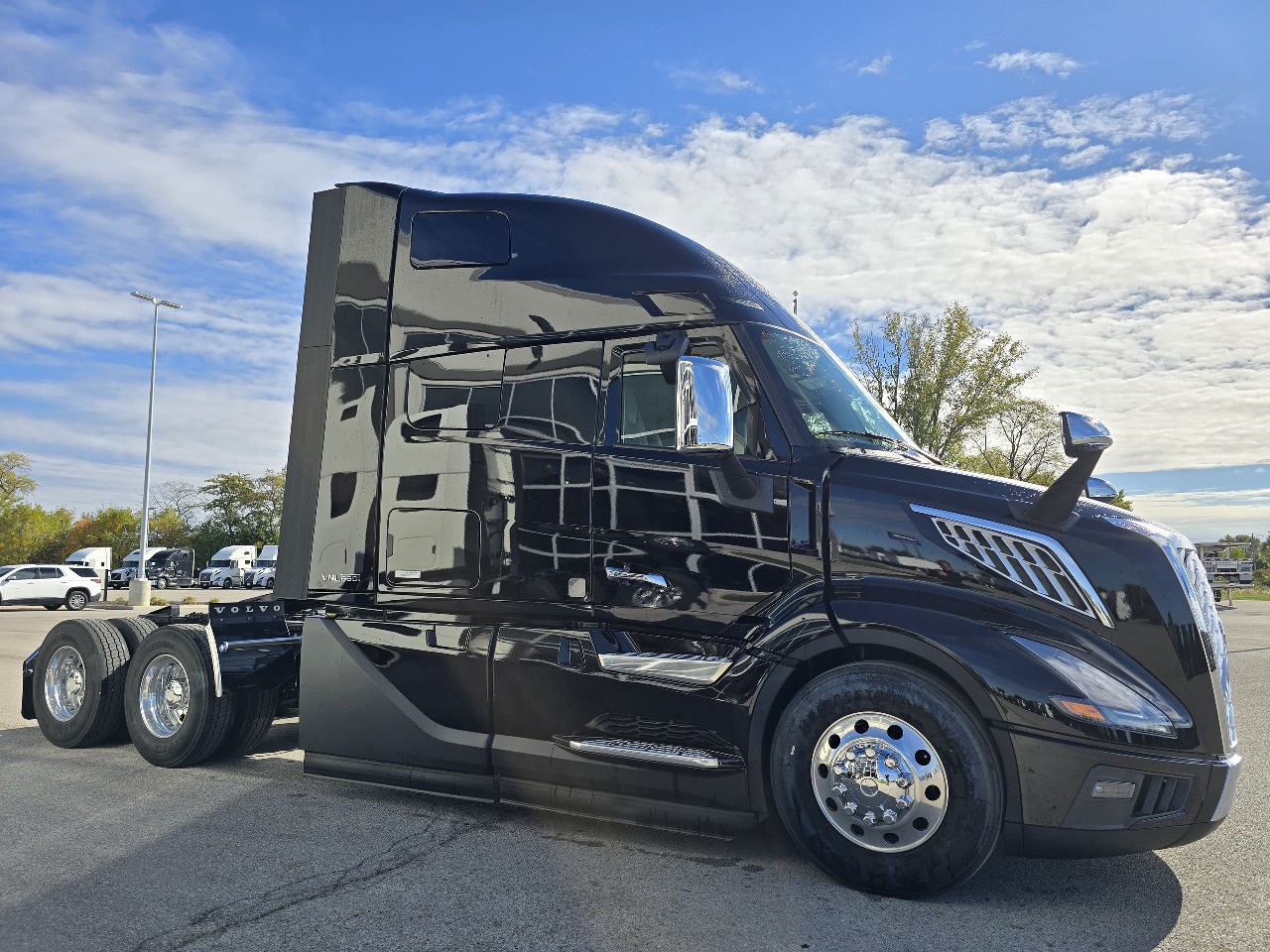 2026 Volvo - image 3