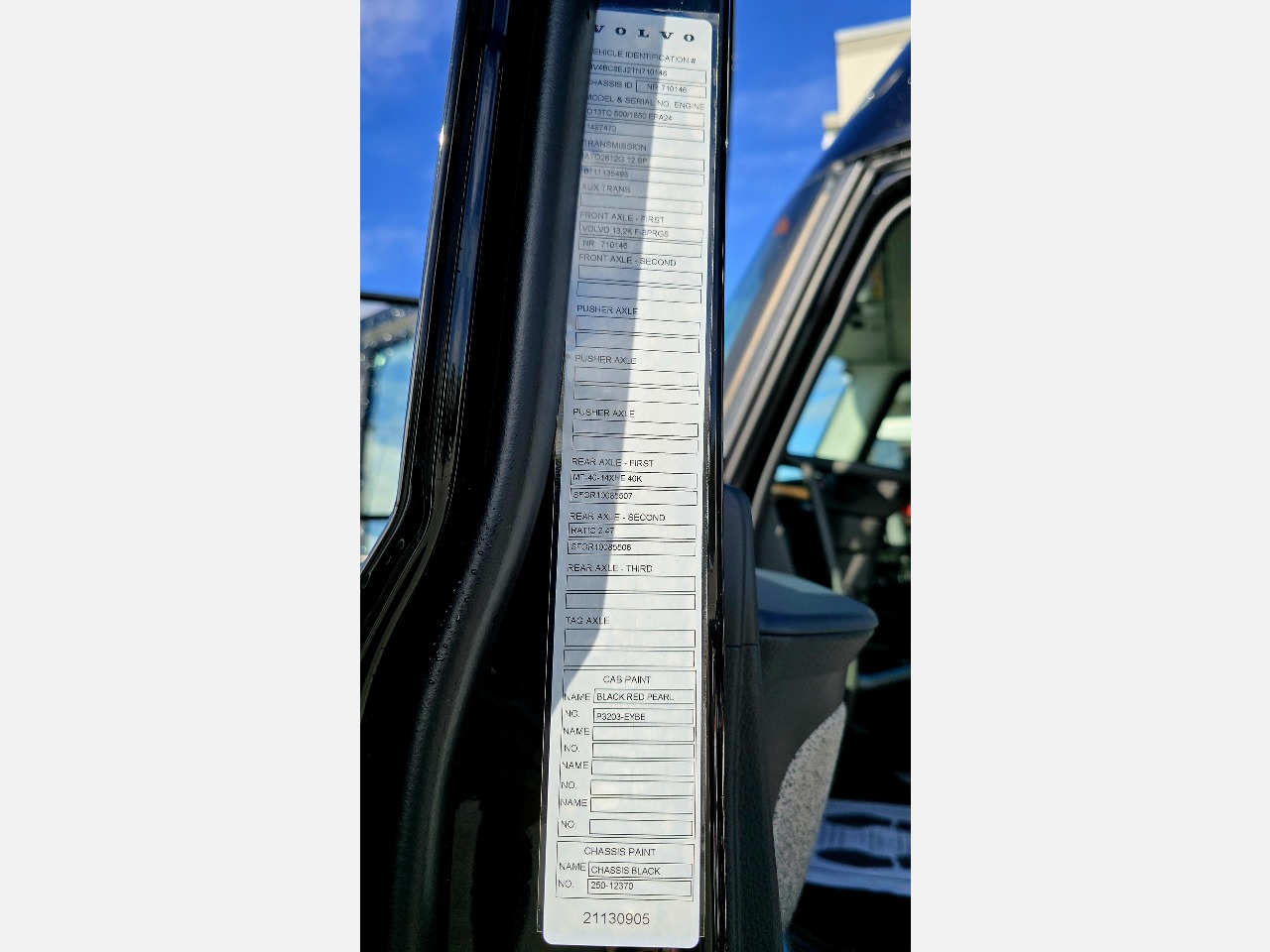 2026 Volvo - image 7