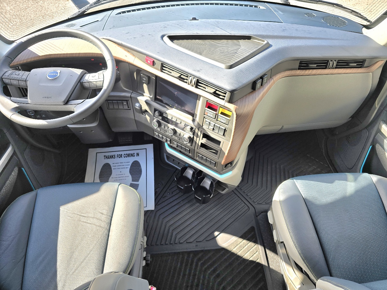 2026 Volvo - image 9