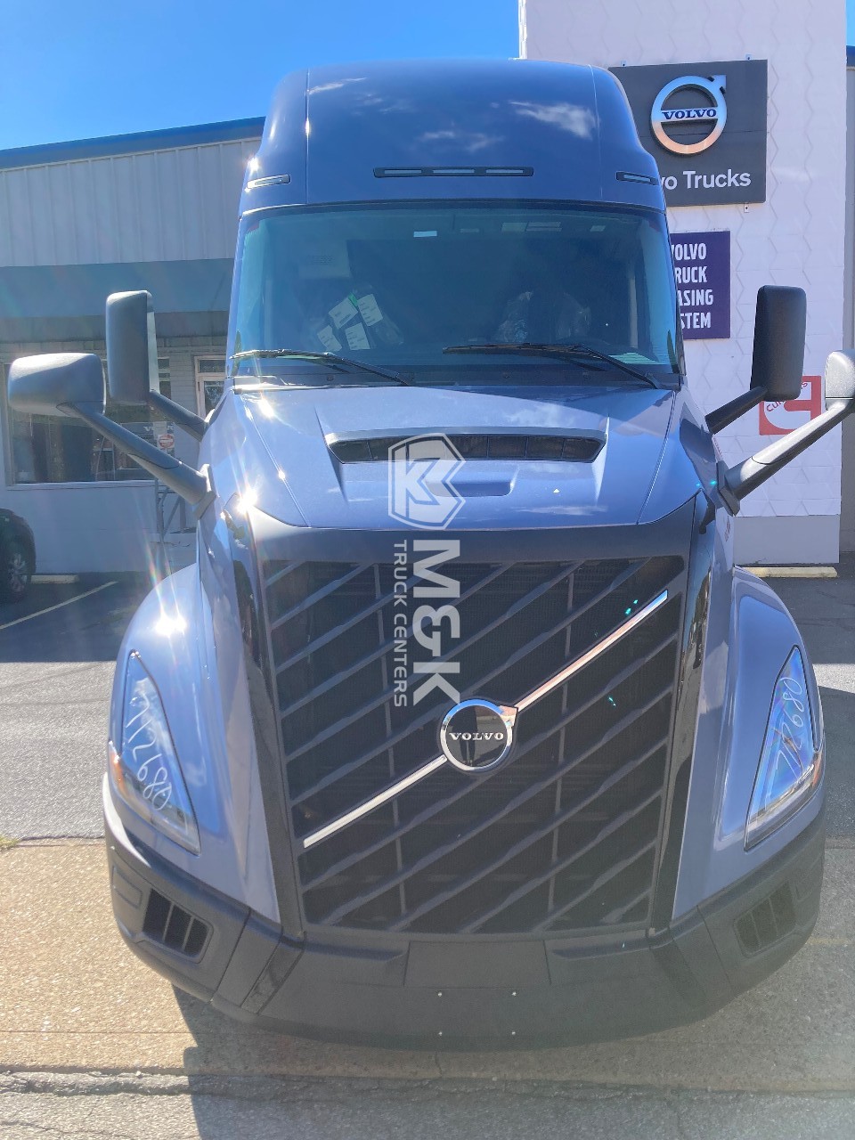 2026 Volvo VNL 860 - image 2