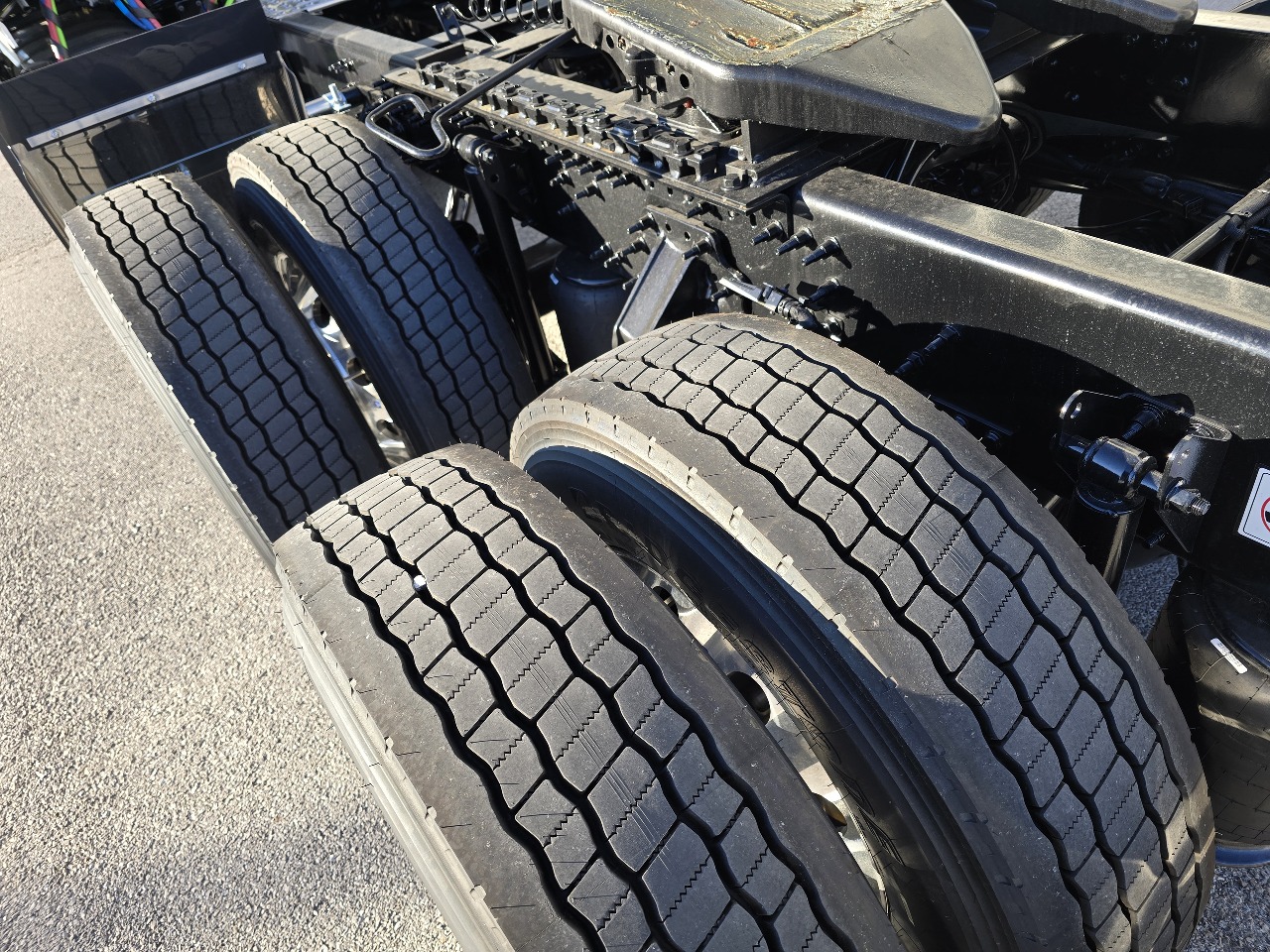 2026 Volvo - image 4