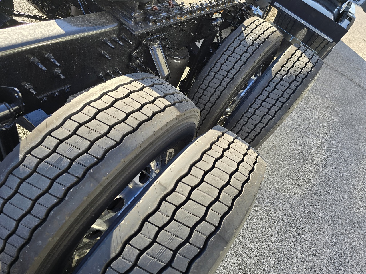 2026 Volvo - image 6