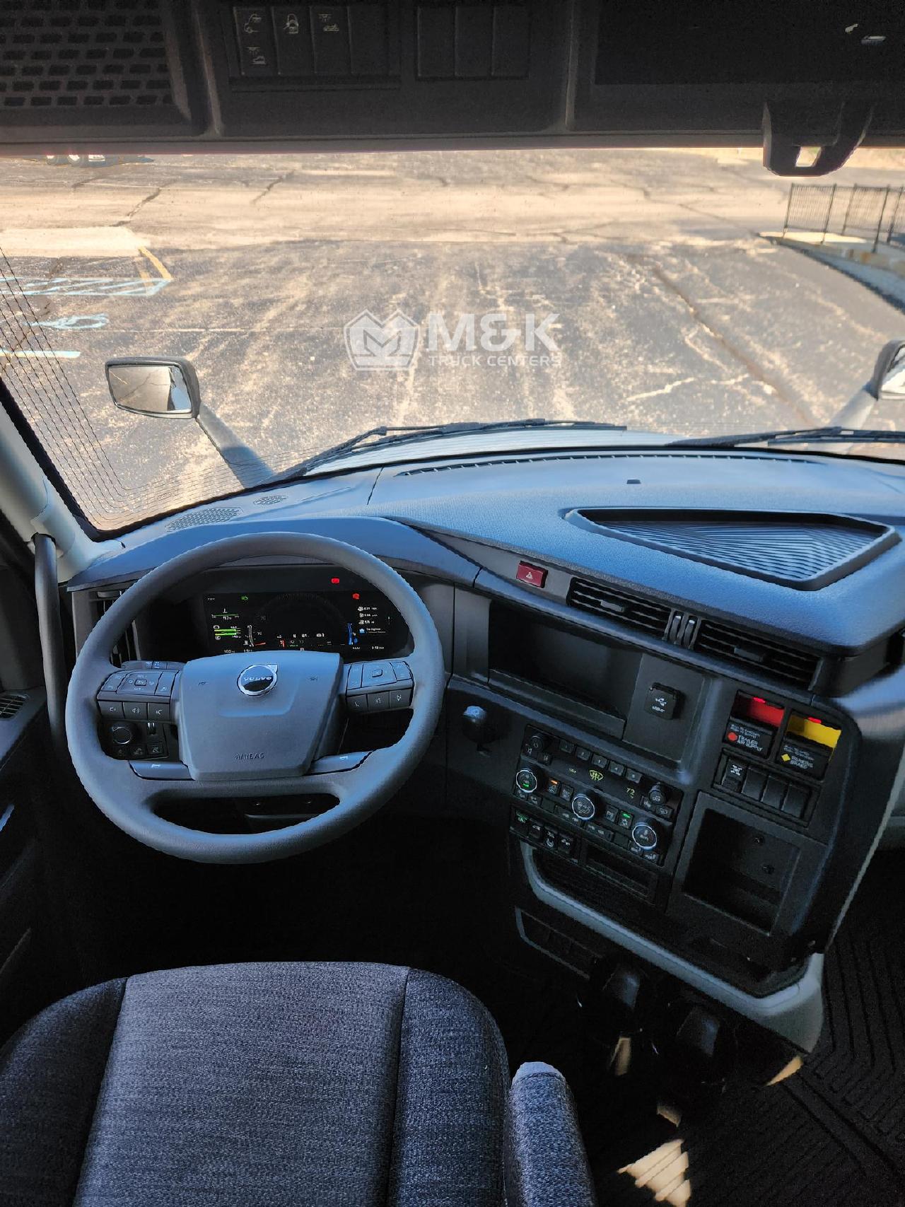 2026 Volvo - image 8