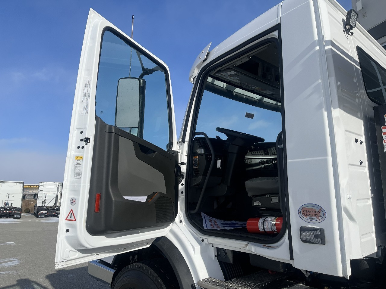 2026 Volvo - image 9