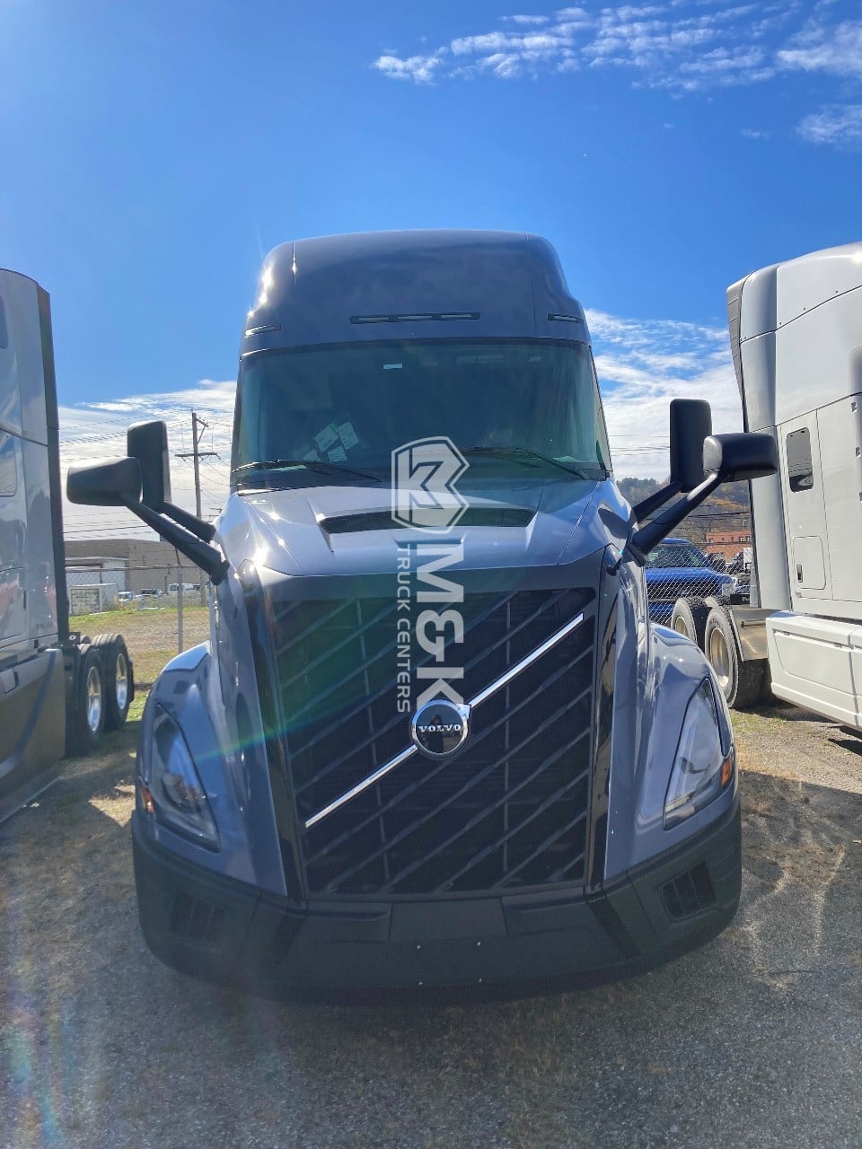 2026 Volvo VNL 860 - image 1